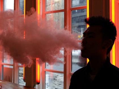 The e-cigarette was pulled down in the costly | ‘ई-सिगरेट’ ओढणे पडले महागात The e-cigarette was pulled down in the costly | ‘ई-सिगरेट’ ओढणे पडले महागात