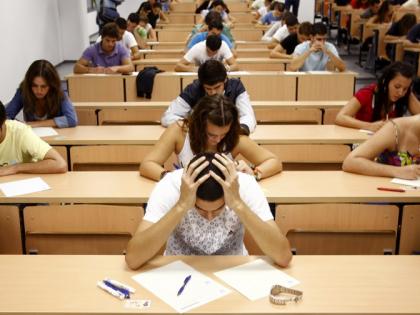 HEALTH: Stay away from the stress that comes during the test! | ​HEALTH : परीक्षेदरम्यान येणाऱ्या तणावापासून असे राहा दूर !