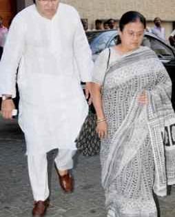 farooq sheikh with wife