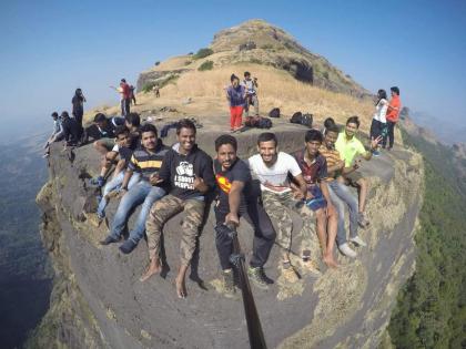 Take selfie, but take responsibility | सेल्फी काढा, पण जबाबदारीने वागा Take selfie, but take responsibility | सेल्फी काढा, पण जबाबदारीने वागा