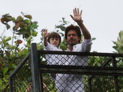 Shahrukh Khan says, my kids do not have the media to behave like me! | ​शाहरूख खान म्हणतो, माझी मुले मीडियासोबत माझ्यासारखीच वागतील याचा नेम नाही !