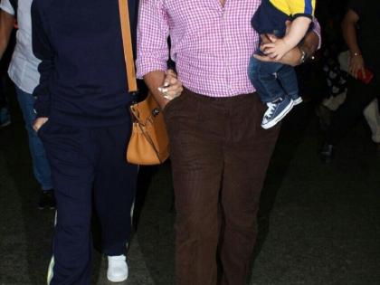 Tiger Ali Khan returns with his first foreign trip with Mom-Dad | ​मॉम-डॅडसोबत पहिल्या फॉरेन ट्रीपवरून परतला तैमूर अली खान!