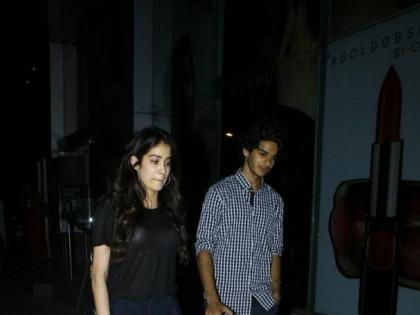 जान्हवी कपूर दिसली इशान खट्टरसोबत