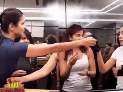 कोणाचा वाढदिवस सेलिब्रेट करीत असाव्यात कॅटरिना कैफ आणि जान्हवी कपूर?, व्हिडीओ होतोय व्हायरल!