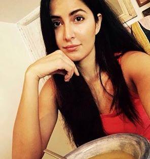 katirna kaif morning selfie