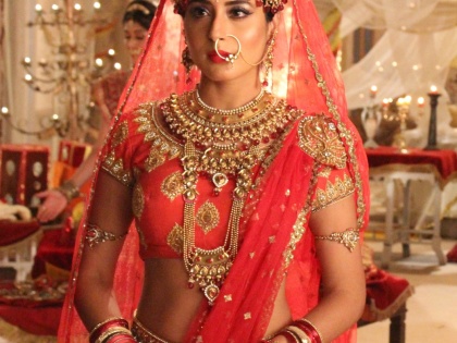 Kartika Kamarane will take her mother's wedding! | लग्नात कृतिका कामराने घातला आपल्या आईचा लेहेंगा!