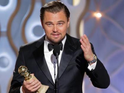 DiCaprio forgets the Oscars Trophy | डिकॅप्रियोला आॅस्कर ट्रॉफीचा विसर DiCaprio forgets the Oscars Trophy | डिकॅप्रियोला आॅस्कर ट्रॉफीचा विसर
