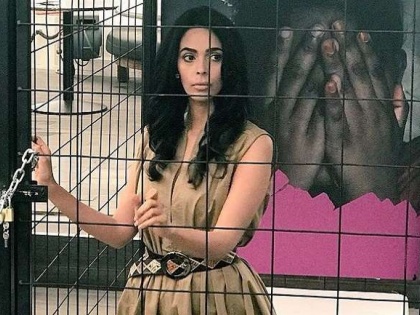 Cannes 2018: Mallika Sherawat imprisoned in cage in Cannes; Said, 'support', watch the video! | Cannes 2018 : कान्समध्ये पिंजऱ्यात कैद झाली मल्लिका शेरावत; म्हटले, ‘सपोर्ट करा’, पाहा व्हिडीओ!