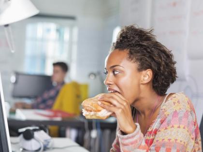 Keep snacks in the office quite a bit | आॅफिसमध्ये स्नॅक्स जरा दूरच ठेवा