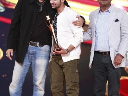 Zee Chintura Gaurav Award also won 'Sarat', which was the best movie | झी चित्र गौरव पुरस्कारांतही ‘सैराट’झालं जी,ठरला सर्वोत्कृष्ट सिनेमा