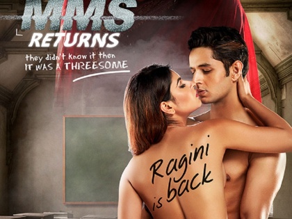 Ragini Mms Returns Poster: Karisma Sharma's Topless Lollipop Sleeps Many! | Ragini Mms Returns Poster : ​करिश्मा शर्माच्या टॉपलेस लूकने उडवली अनेकांची झोप!