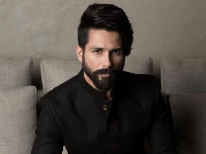 Shahid Kapoor in work and family failed? | काम आणि कुटुंबीयांमध्ये फसला शाहिद कपूर ?