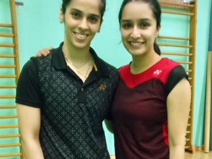 Shraddha Kapoor out of Saina Nehwal's film Deepika Padukone Inn? | सायना नेहवालच्या चित्रपटातून श्रद्धा कपूर आऊट दीपिका पादुकोण इन ?