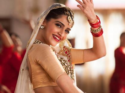 Sonam Kapoor to marry billionaire businessman; Royal marriage to do like Anushka! | अरबपती बिझनेसमॅनसोबत सोनम कपूर करणार लग्न; अनुष्काप्रमाणेच करणार शाही विवाह!