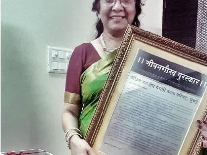 लेकीचं आईवरील असंही प्रेम !