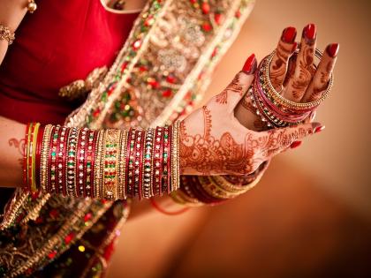 When buying wedding bracelets, take care of this! | ​लग्नाच्या बांगड्या खरेदी करताना ‘ही’ काळजी घ्यावीच !