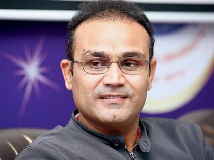 IPL Fever: Virender Sehwag "fearlessly" to watch the Pune-Mumbai match! | IPL Fever : बायकोला घाबरुन वीरेंद्र सेहवागने "असा" पाहिला पुणे-मुंबई सामना !