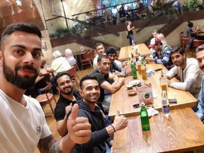 PHOTO: Before the match with Pakistan, the photos of the Indian cricketers' photojournal photos! | PHOTO : पाकिस्तानसोबत सामन्याआधी भारतीय क्रिकेटर्सच्या एन्जॉयचे फोटो लिक !