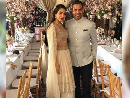 Inside pics:​ करिश्मा कपूरचा ex-husband संजय कपूर आणि प्रिया सचदेवचे ग्रॅण्ड वेडिंग रिसेप्शन!