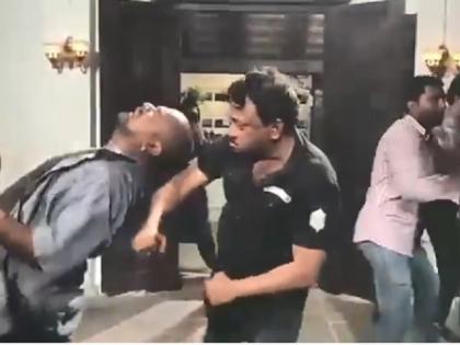 ​‘गॉड, सेक्स अ‍ॅण्ड ट्रुथ’ला विरोध करणा-यांची राम गोपाल वर्मा यांनी केली ‘धुलाई’! पाहा व्हिडिओ!!