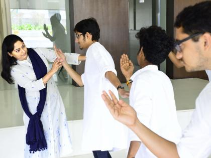 Male friends! Let's go and do some 'Kathak' | पुरुष मित्रांनो! होऊन जाऊ द्या थोडं ‘कथ्थक’ Male friends! Let's go and do some 'Kathak' | पुरुष मित्रांनो! होऊन जाऊ द्या थोडं ‘कथ्थक’