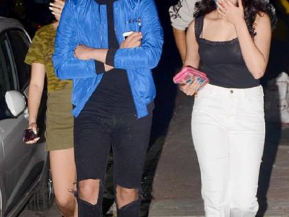 Akshay Kumar's son, Aarav, appeared again with friends! | ​अक्षय कुमारचा मुलगा आरव पुन्हा दिसला मित्रांसोबत!