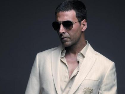 Akshay kumar to ask about Kareena Kapoor! | करिना कपूरबद्दल विचारताच जाम वैतागला अक्षय कुमार!!