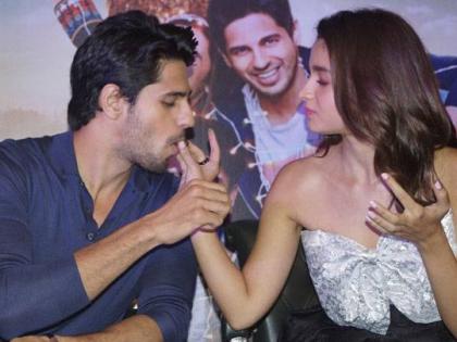 After all, the fight between Aliya Bhatt and Siddharth Malhotra ended | अखेर आलिया भट्ट आणि सिद्धार्थ मल्होत्रा यांच्यातील भांडण संपली