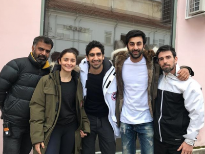 Ranbir Kapoor - Alia Bhatt's film starts shooting | रणबीर कपूर - आलिया भट्टच्या चित्रपटाची शूटिंग सुरू