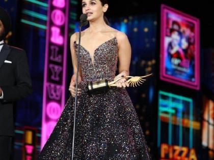 IIFA Awards 2017: Shahid Kapoor for 'Udta Punjab', Alia Bhatt decides best; 'Neeraja' Best Film | IIFA Awards 2017​ : ‘उडता पंजाब’साठी शाहिद कपूर , आलिया भट्ट ठरले बेस्ट; ‘नीरजा’ सर्वोत्कृष्ट चित्रपट