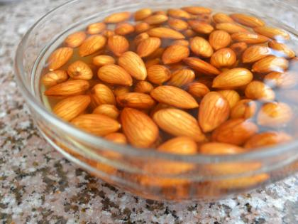 Benefits of eating almonds soak | बदाम भिजवून खाण्याचे फायदे Benefits of eating almonds soak | बदाम भिजवून खाण्याचे फायदे