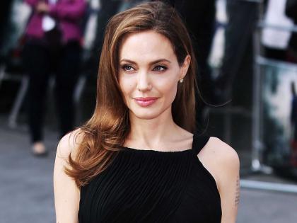 Angelina blamed Isis | अ‍ॅँजेलिनाने इसिसला ठणकावले