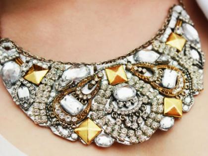 FASHION: Use jewelry to be fashionable! | ​FASHION : फॅशनेबल होण्यासाठी वापरा हे दागिने !