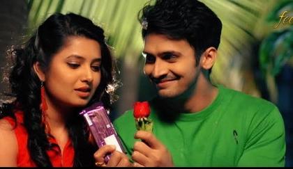 Romantic Song Viral, which was shot on the pair of Bhushan Pradhan and Prajakta Mali | भूषण प्रधान आणि प्राजक्ता माळी या जोडीवर चित्रिकरण करण्यात आलेले रोमँण्टिक साँग व्हायरल