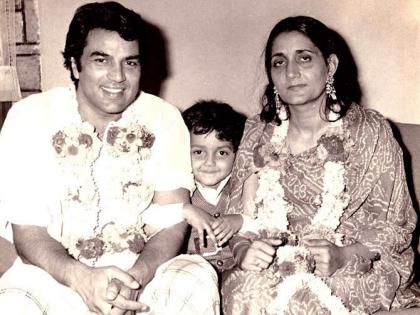 Why should the photograph of Dharmendra's first wife be viral ?, read detailed! | धर्मेंद्र यांच्या पहिल्या पत्नीचा फोटो का बरं होत असावा व्हायरल?, वाचा सविस्तर!