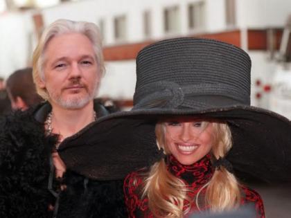 The WikiLeaks founder related to Pamela | विकिलीक्सच्या संस्थापकाने पामेलासोबतचे संबंध केले उघड