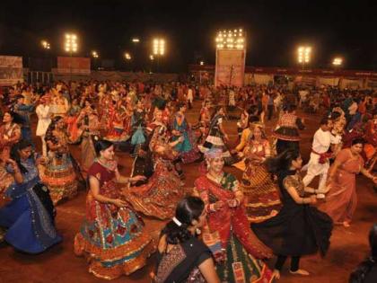 Dandiya songs are written in Marathi | दांडिया गाण्यांची मराठीत वानवा