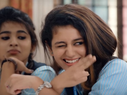 'Viral Girl' is another 'Khalas' video of Priya Light Warrior! Look, 'Oru Adar Love' valentines day special teaser !! | ​‘व्हायरल गर्ल’ प्रिया प्रकाश वारियरचा आणखी एक ‘खल्लास’ व्हिडिओ !पाहा, ‘ओरू अडार लव’चा valentines day special teaser!!