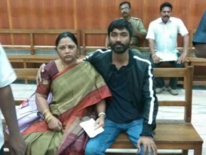 Dhanush parentage case: Dhanush arrives with his mother in court | Dhanush parentage case : धनुष आईसोबत पोहोचला न्यायालयात