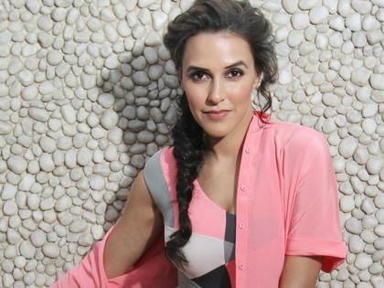 Neha Dhupia has memories of her father's words ... !! | ​नेहा धूपियाला आजही आठवतात वडिलांचे ते शब्द...!!