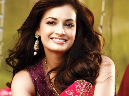 दिया म्हणते,‘होळीला थांबवा पाण्याचा अपव्यय’