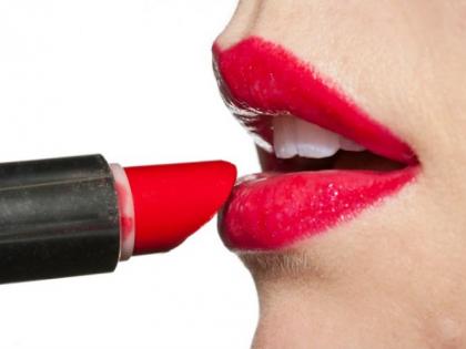 Now make a lipstick at home! | आता घरीच बनवा ‘लिपस्टीक’ !