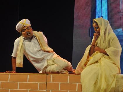 The first ever LED screen on the Marathi stage | मराठी रंगभूमीवर पहिल्यांदा एलईडी स्क्रीन