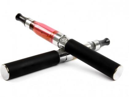 Electronic cigarettes also make chances of cancer ... | इलेक्ट्रॉनिक सिगारेटनेसुद्धा कॅन्सर होण्याची दाट शक्यता...