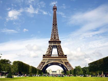 Fashion show to be held in Eiffel Tower | ​आयफेल टॉवर होणार फॅशन शो