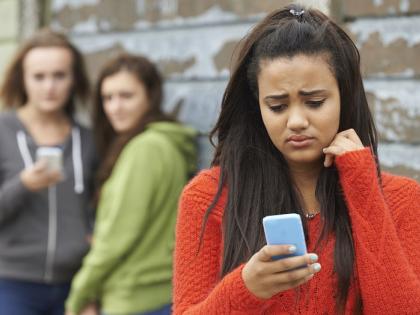 CYBER BULLYING: You cry, people laugh | CYBER BULLYING: तुम्ही रडा, लोक हसतील