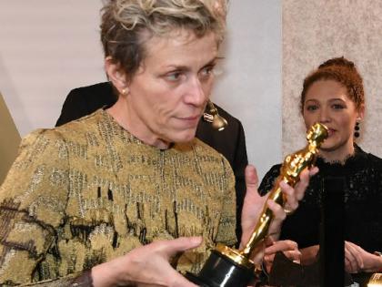 Oscar 2018: Incredible trophy by thieves; Frances McDermand's weeping-tears! | Oscar 2018 : चोरट्यांनी आॅस्कर ट्रॉफी केली लंपास; फ्रान्सेस मॅक्डरमॅण्डचे रडून-रडून झाले हाल!