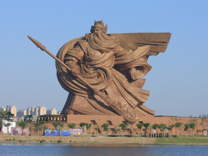 Seeing the statue in China, all the statues are stupid! | ​चीनमधील हा पुतळा पाहून इतर सर्व पुतळे वाटतील ठेंगणे!