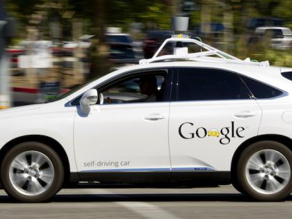 Google car hit the bus | गुगल कारची बसला धडक Google car hit the bus | गुगल कारची बसला धडक