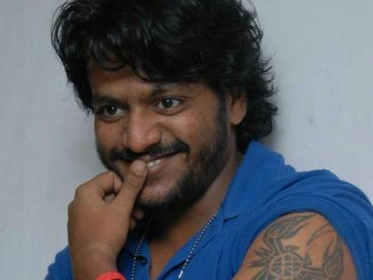 Kannada actor Guruji Jaggeesh knives attack on him | ​ कन्नड अभिनेता गुरु जग्गेश याच्यावर चाकू हल्ला